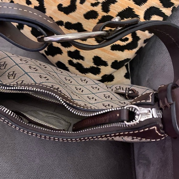 SOLD Vintage Dooney and Bourke shoulder bag - Picture 11 of 12